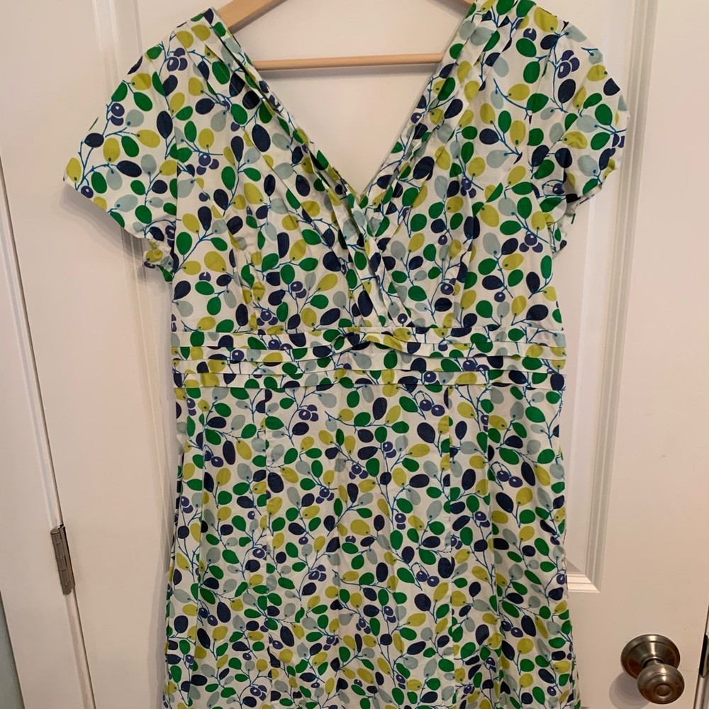 Boden regatta v-neck dress olive leaf size 10